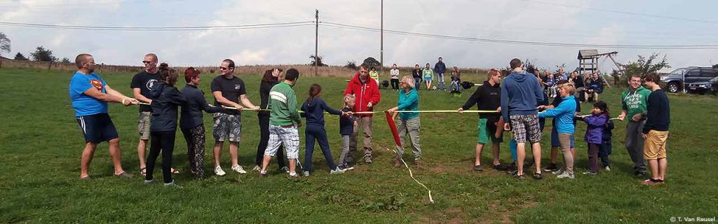 Touwtrekken op zomerkamp - J. Van Laere